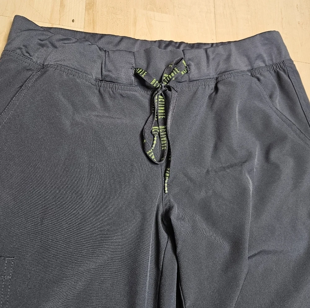 Med Couture Activate 4-way Energy Stretch YOGA One CARGO POCKET PANT Scrubs  szM